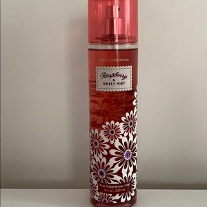 Raspberry and sweet mint spray